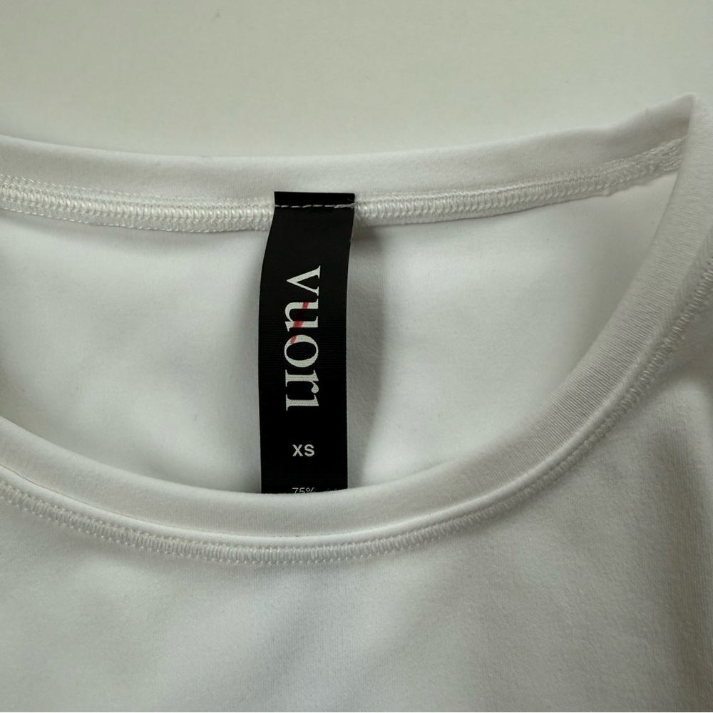 Vuori Halo Performance Crop Tank White Racerback Athletic Top XS - Picture 2 of 5